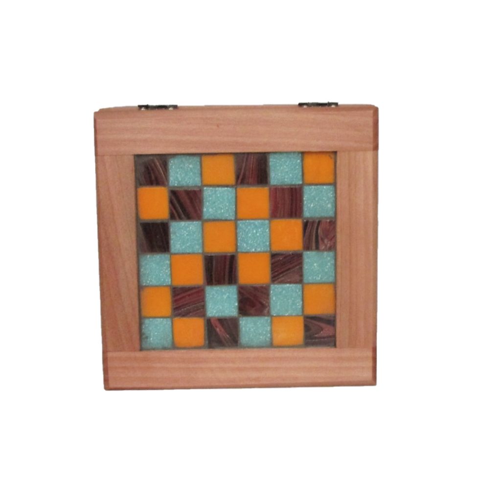 Caja de raulí con mosaico