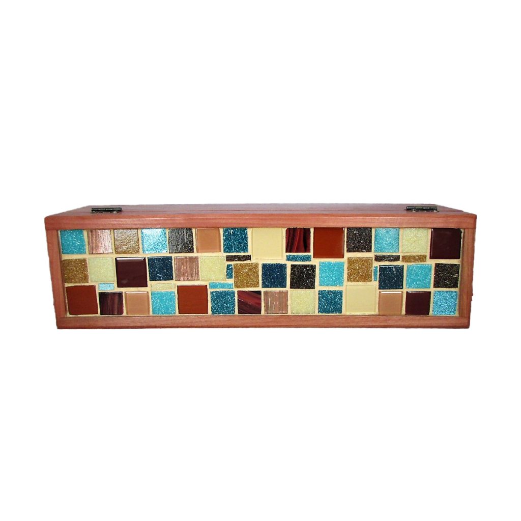 Caja de raulí con mosaico