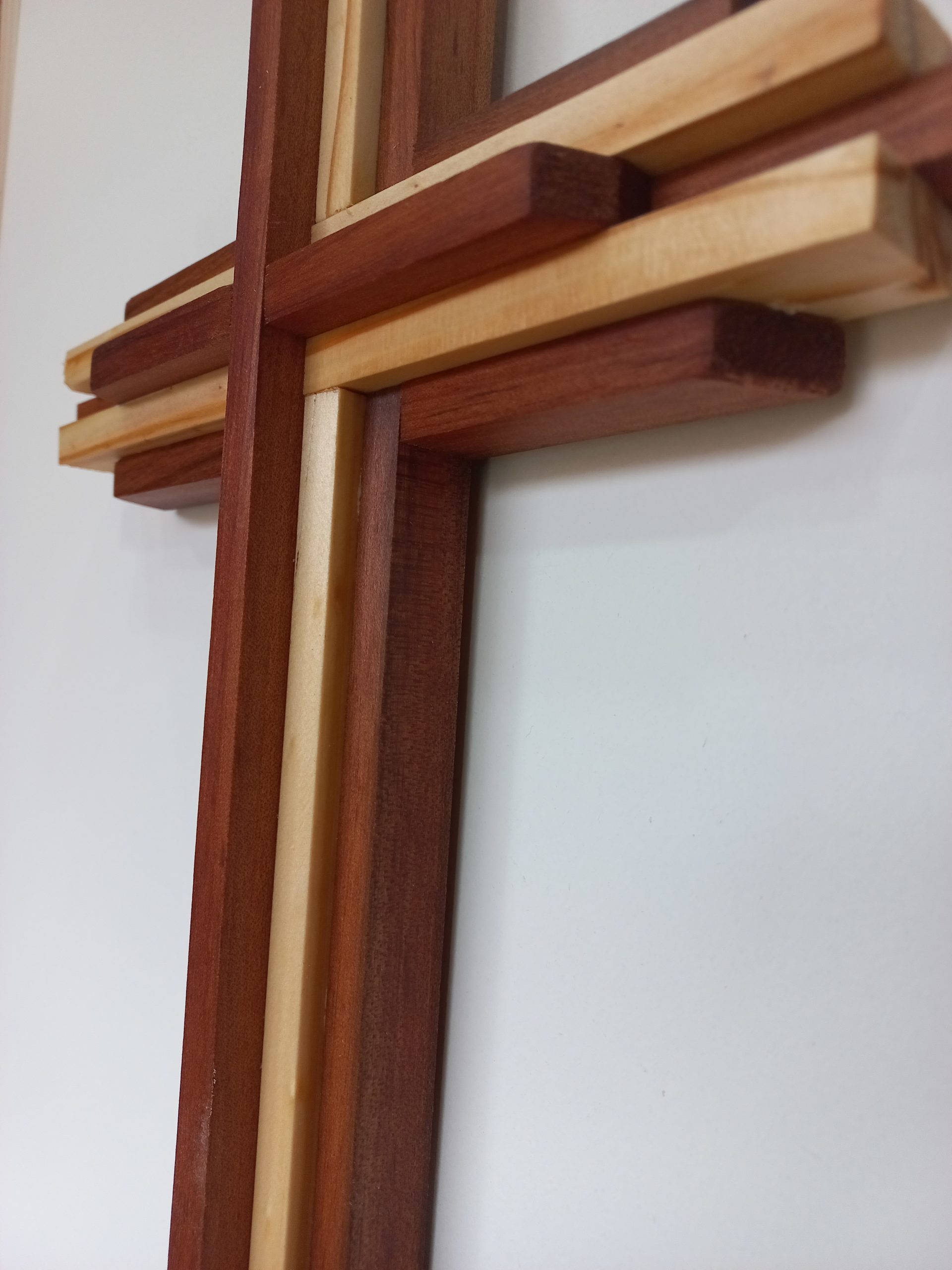 Cruz de Roble y pino